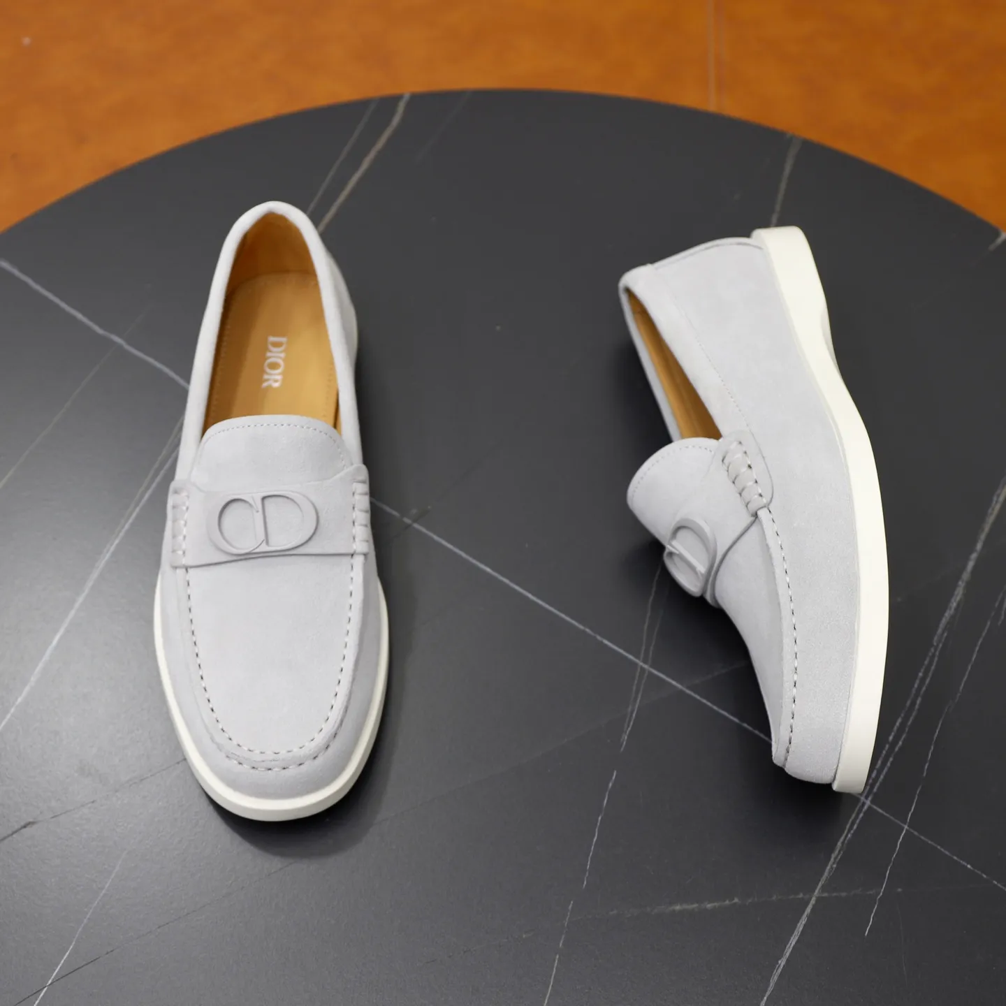 Ex-factory price: 560🙅‍♂️🙅‍♂️🙅‍♂️ Brand: Dior DIOR Standard code: Men's code 38/44 (45 can be customized) Grade: Same as the official website Material: Original cowhide stitching, cowhide lining, original TPU wear-resistant soft outsole Style categories: Leisure and sports version, footwear for driving, young fashion, European and American trends, British style Color: actual picture color